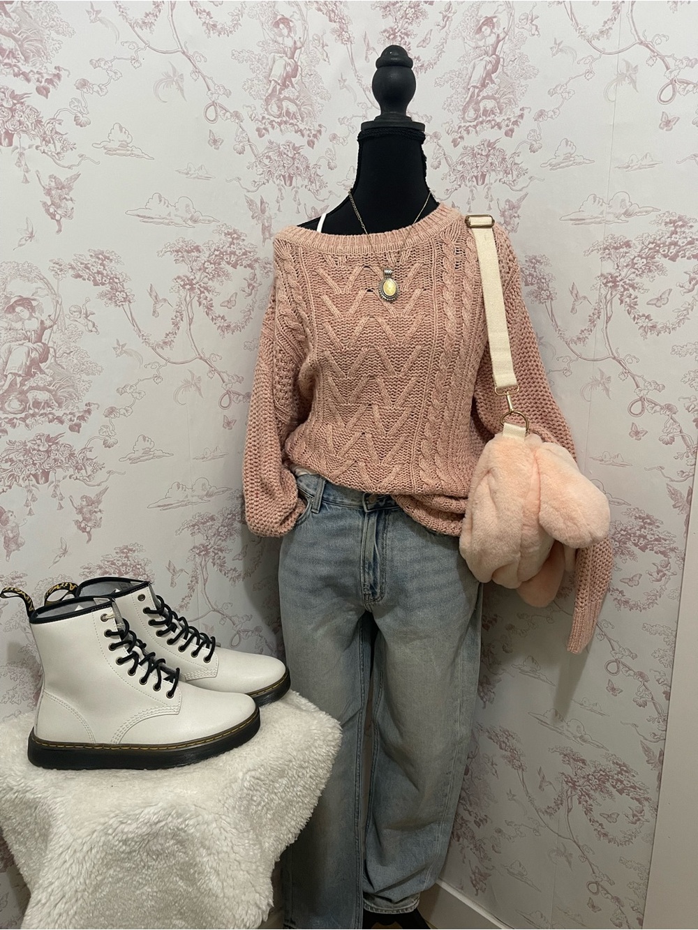 American Eagle distressed light wash jeans size 6